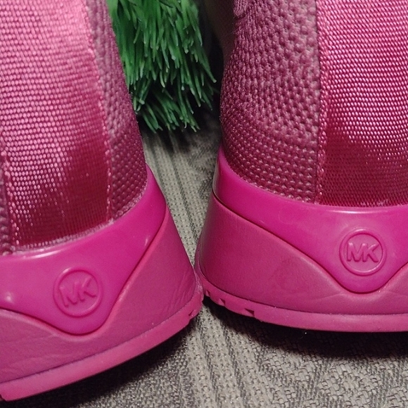 MICHAEL Michael Kors Barbie Pink Ombre Bodie Stretch knit sneakers - Picture 9 of 14